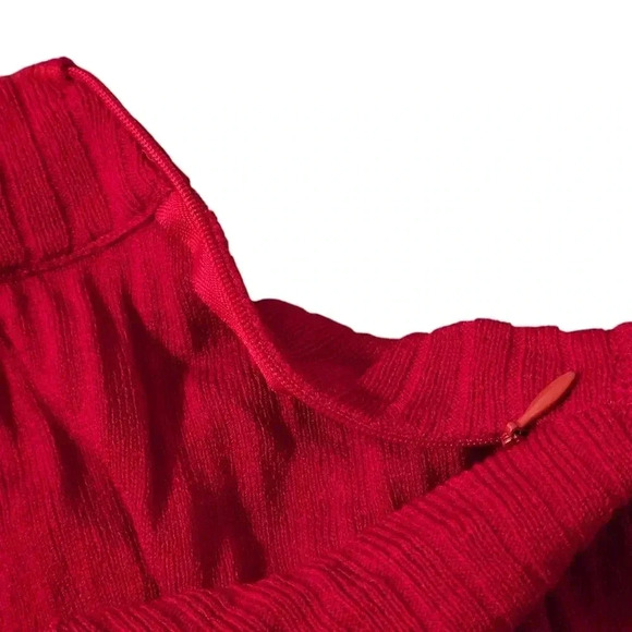 St. John Red Top Stretch Size Medium Sleeveless - Picture 7 of 11